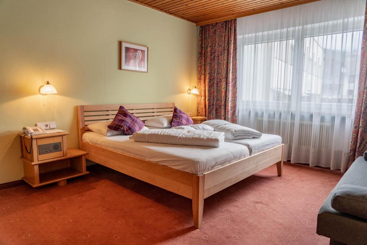 Hotel Donnerhof Fulpmes Room photo