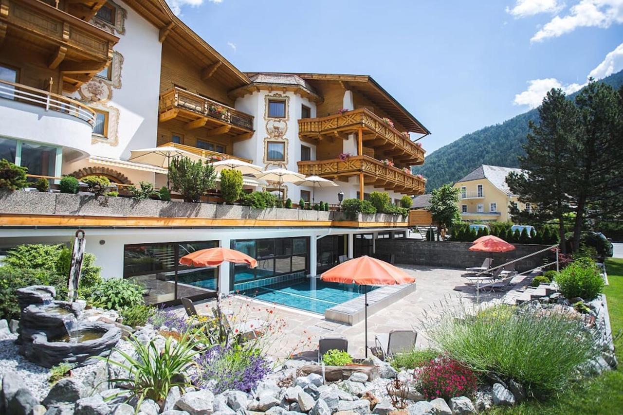 Hotel Donnerhof Fulpmes Exterior photo